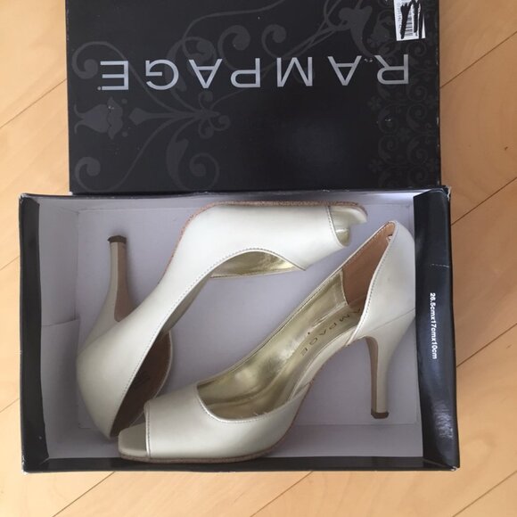 BONE COLOR BEAUTIFUL SHOES, SZ.7 - Picture 7 of 8